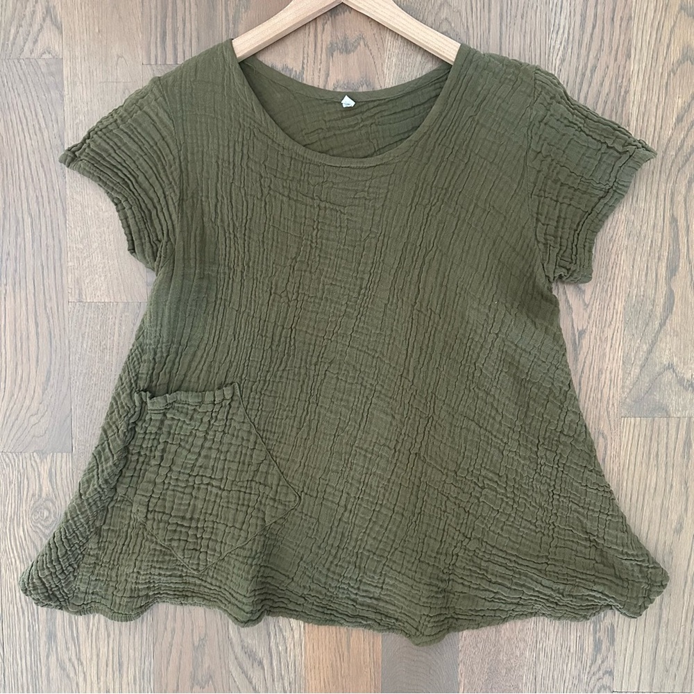 Anthropologie Textured Short Sleeve Swing Top in Olive Green Size Small/Medium